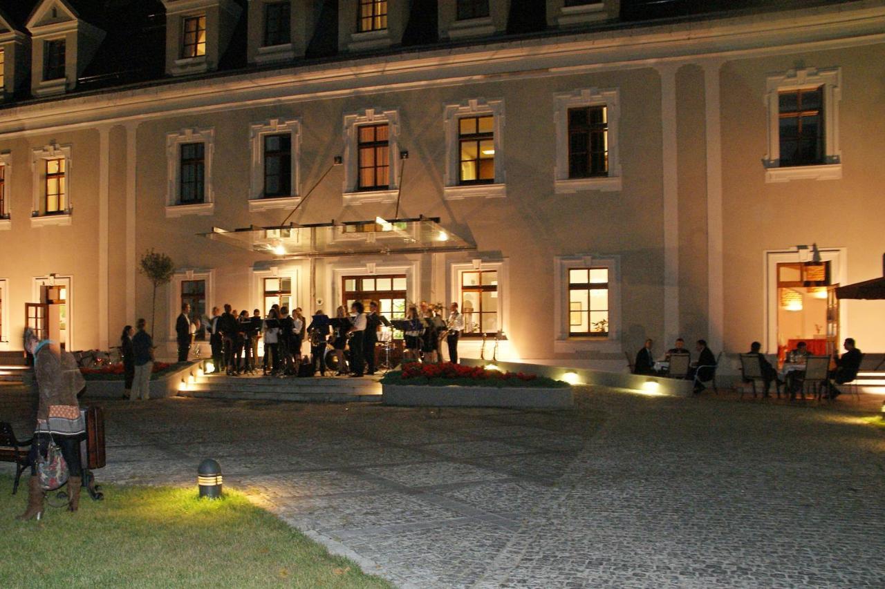 Hotel Zamek Люблинец Екстериор снимка