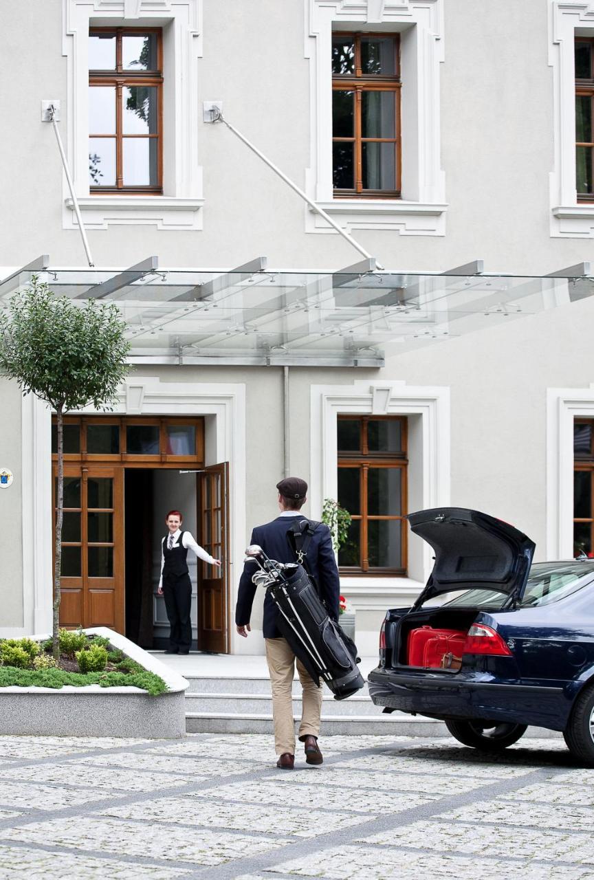 Hotel Zamek Люблинец Екстериор снимка