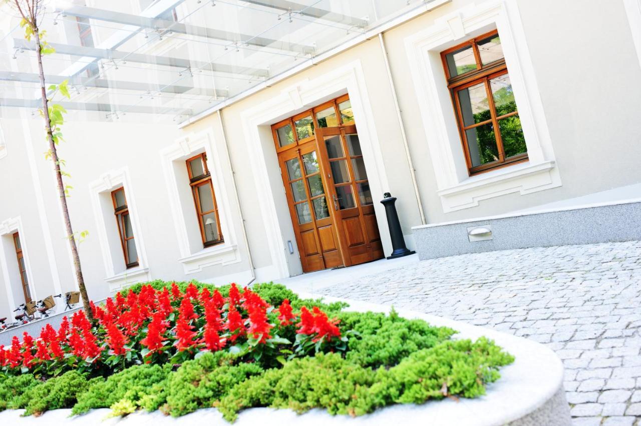 Hotel Zamek Люблинец Екстериор снимка