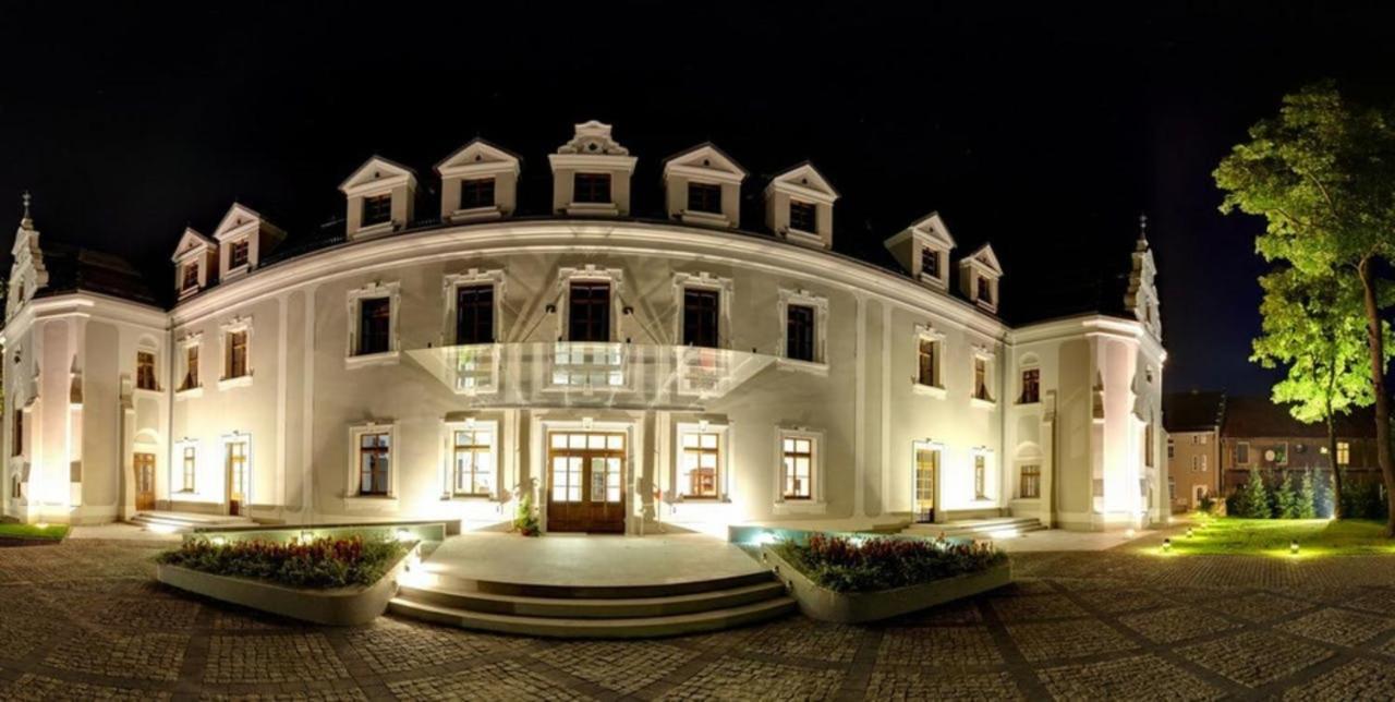 Hotel Zamek Люблинец Екстериор снимка